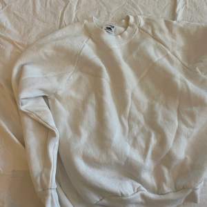 Sweatshirt, vit från frukt of the loom. Skön, ej ansvänd supermycket