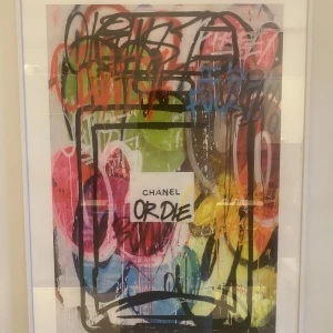 ”Chanel or die” tavla  - Tavla målad av Oliw87. 70x50 i mått. Inga defekter eller anmärkningar.