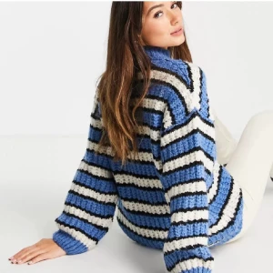 Stickad tröja - Säljer denna stickade tröja! Kontakta om du har frågor eller vid intresset💜