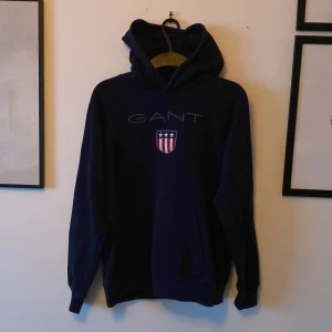 Hoodie  - GANT-hoodie i fint skick! 