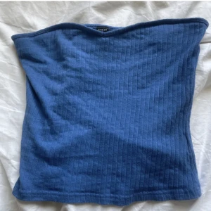 Tubtopp  - Ribbad tubtopp med hjärtformad urringning från Shein i så snygg blå färg storlek S