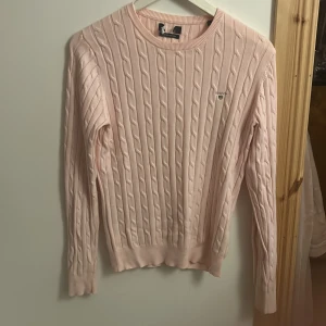 Gant tröja - Säljer en jätte fin tröja från gant!! Den är bara använd några gånger och i bra skick! Skriv om du har frågor. Köparen står för frakten.