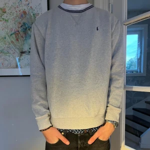 Grå tröja - En snygg och stilren tröja från polo ralph lauren. 