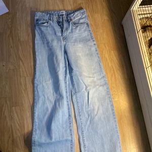 Jeans  - Fint skick! Säljer då dem är lite för små nu. 