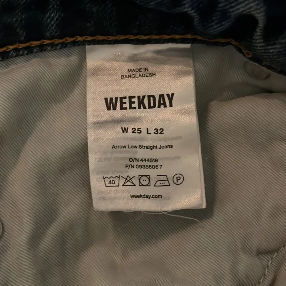 Säljer pga att dom har blivit för små, ordinarie pris 590kr. Använda mycket fåtal gånger . Jeans & Byxor.