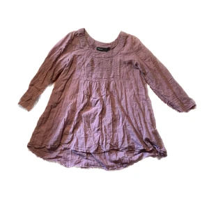 Tröja - Jätte söt lila tröja i skönt tunt material💕den är i storlek xs 