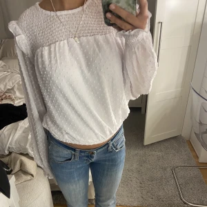 Vit blus - Jättesöt vit blus💕