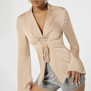 Champagne elegant blazer  - En elegant fin blazer med rose/champagne färg, används endast två gånger och den sitter superfint på 