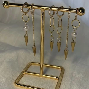 Sthlmstilsmycken  - Så snygga örhängen  Köp för 99kr/st  Eller  185kr/par Modell 084