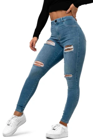 Fitjeans high waist ripped strl L - Säljer mina knappt använda Fitjeans pga förstora för mig. Väldigt fint skick. Storlek large. Nypris ca 1199kr. Färg arctic light blue med slitningar på framsidan. Köparen står för fraktkostnaden.