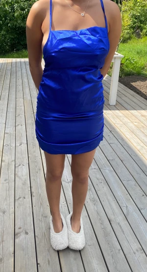 Klänning  - Endast provad. Klänningen är inte märkt med någon storlek, men är som en Small