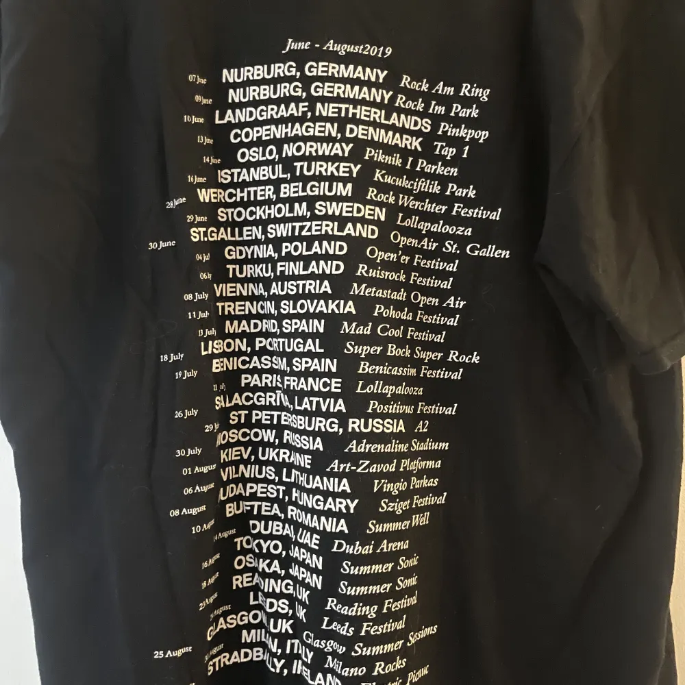 T-shirt inköpt på Lollapalooza 2019 🫶 Kan både frakta och mötas upp i sthlm! ☺️. T-shirts.