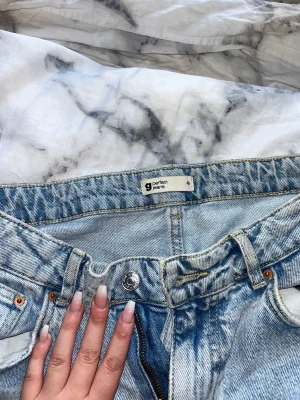 Gina byxor  - Använda en del, snygga och extremt sköna, strl M Blivit för små för mig tyvärr  Nypris 700kr