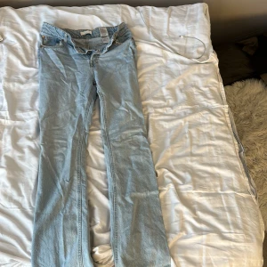 Jeans  - Säljer mina jeans från H&M, absolut inget fel på dom men gillar dom inte :/