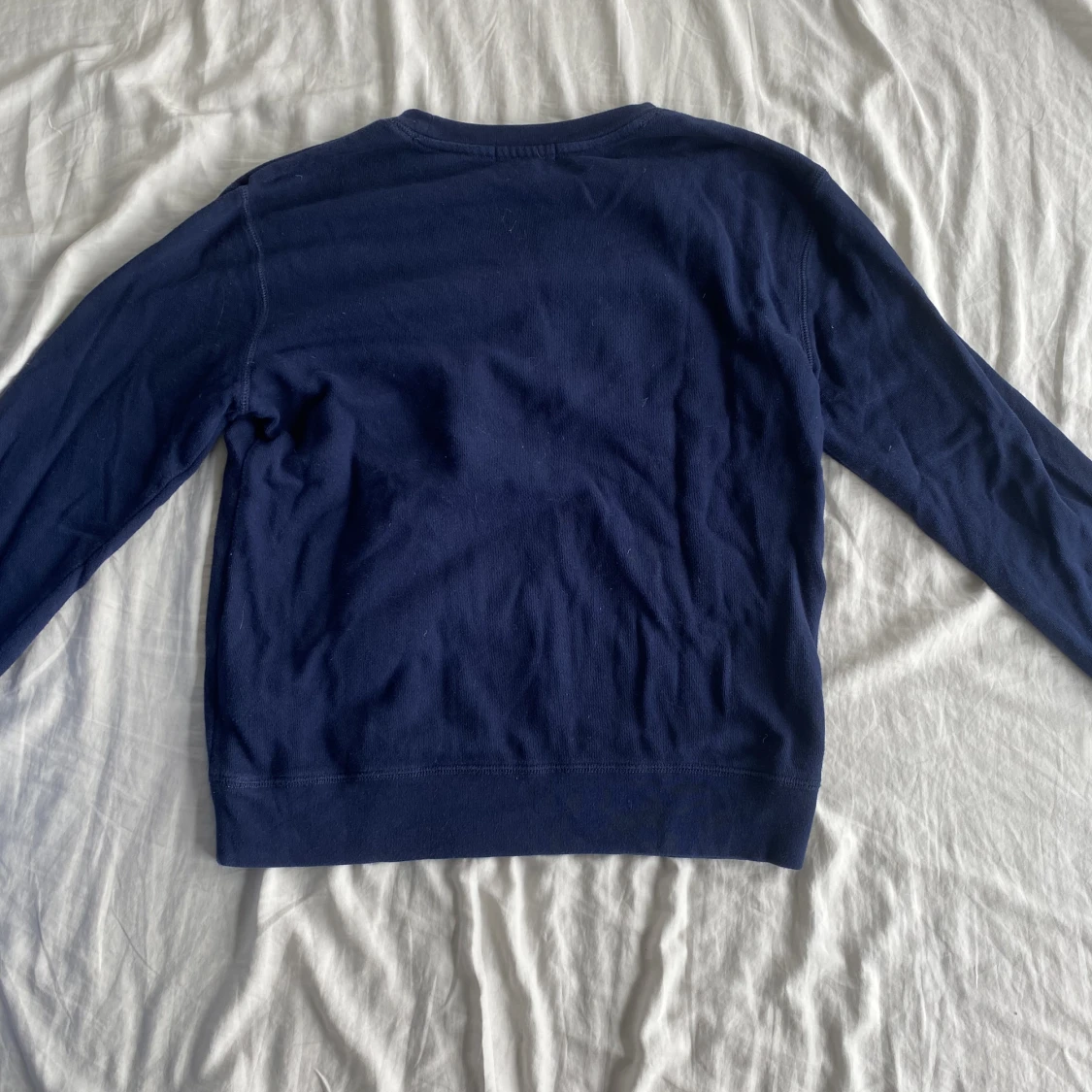 Marinblå tjocktröja - 91