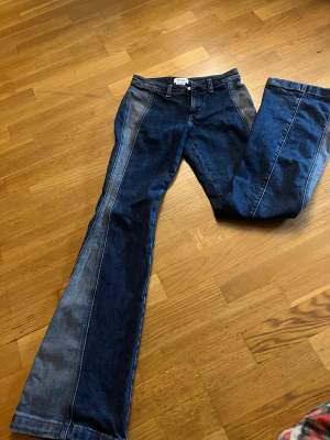 Lågmidjade jeans från weekday köpta för 599 Storlek 24