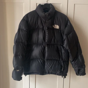 The north face jacka  - Säljer en north face jacka bra skick. Storlek m men passar även s 