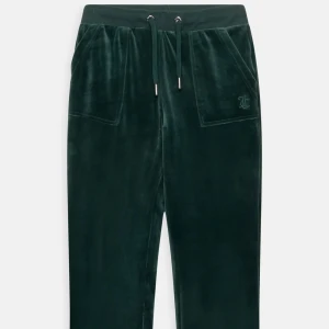 Juicy byxor  - Säljer mina fina gröna juicy byxor som använts väldigt sparsamt💝fint skick! Jag säljer då de inte riktigt är min stil längre.köpts på nk storleken är 152-156 men skulle säga att de passar xs.Skulle även tänka mig att gå ner i pris❤️