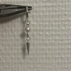 Örhängen  - Snygga örhängen som är populära nu! Handgjorda  79kr för ett par❤️