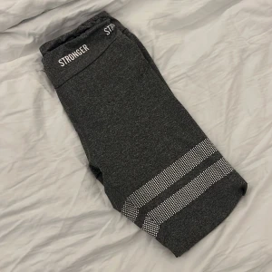 Ljusgråa stronger tights  - Knappt använda storlek M men mer som en S 