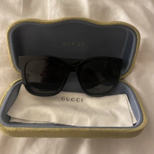 gucci solglasögon  - äkta allt på bilden medföljer sparsamt använda nypris ca 3200