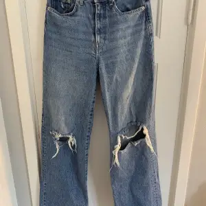 Säljer dessa raka jeans från lager 157 då dom inte kommer till användning längre. Väldigt fint skick.