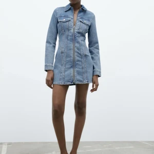 Zara denim klänning M - Stl M aldrig använd.