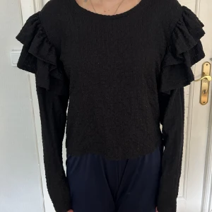 Topp från monki - Monki Storlek L men liten i storleken