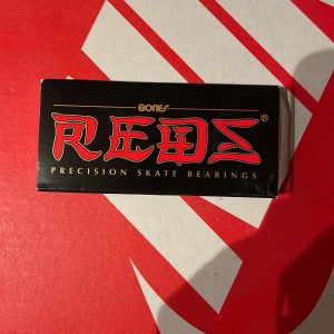  Bones redz bearings  - Ett 8 pack oanvända Bones Redz Bearings  Ny pris 240