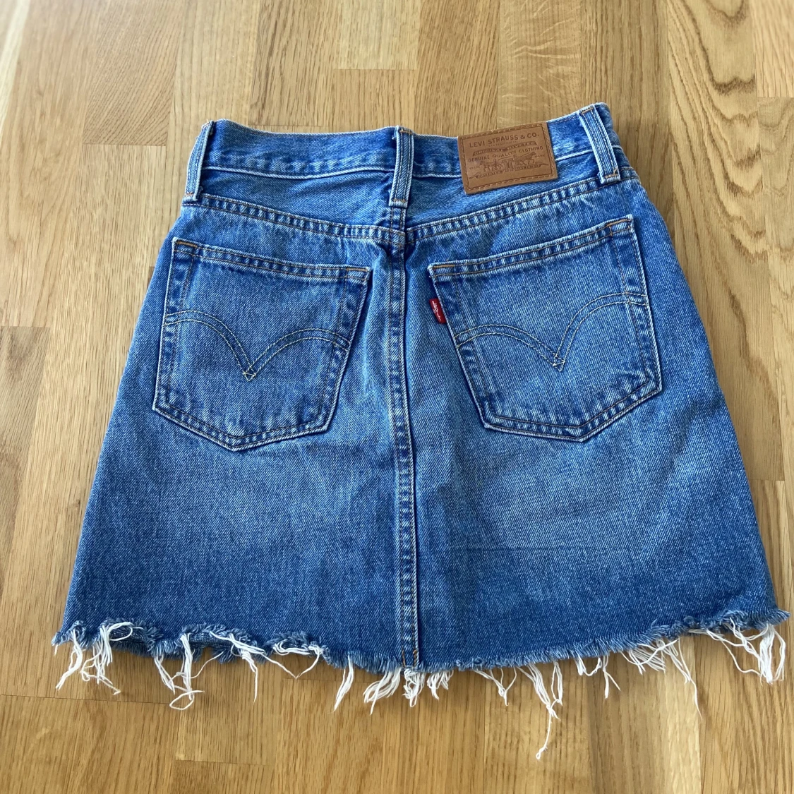 Jeanskjol från levis  - 90