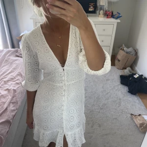 Klänning - Säljer min så fina klänning som jag använt en gång på studenten! Nypris är 699kr 