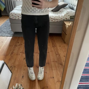 Zara jeans - Jeans från zara i storlek 38. Säljer då de är för korta på mig då jag är 172💘💘