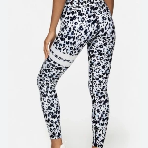 Tränings tights från stronges  - Tränings tights från stronges som ja aldrig använt då ja inte trivs i dom. Dom finns inte kvar på hemsidan  Nypris 799kr