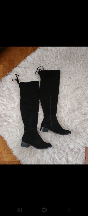 Mocka stövlar - Fina överknee stövlar från mocka.