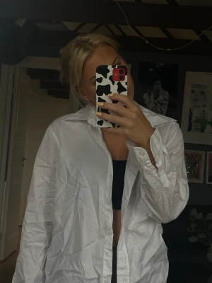 Vit skjorta - Som ny! Bara lite skrynklig ☺️