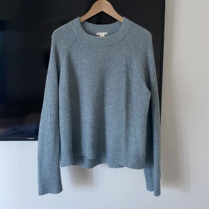 Stickad tröja hm - Stickad tröja från hm i strl l men passar även mig med s💕💕