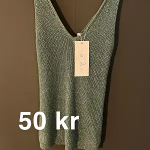 Säljer denna jätte söta  glitter tröja passar storlek s\m