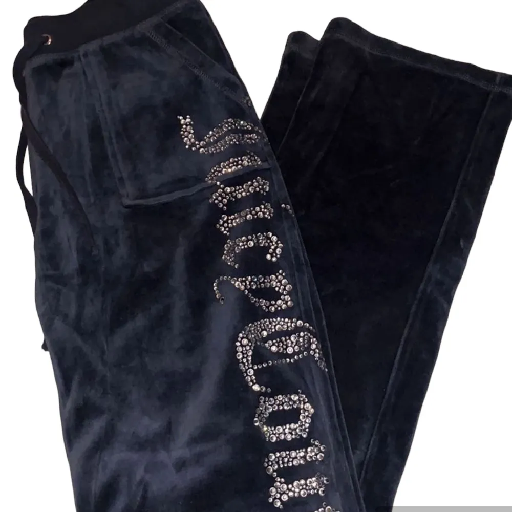 Dessa super snygga juicy couture byxorna säljer jag för 300kr  ❤️ läs min bio innan du köper något 🫶🏻. Jeans & Byxor.