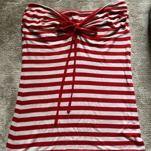 Randig tubtopp - Randig tubtopp i superskönt material ❤️🤍