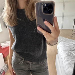 Snygg väst från only🫶🏼🩷 - Jättemysig väst från Only, knappt använd!🫶🏼 strl S, Org pris 300 kr😍💓