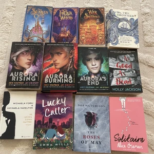 Blandade böcker  - Ta fyra betala för 3, eller 40kr styck. Välj fritt mellan annonser. 