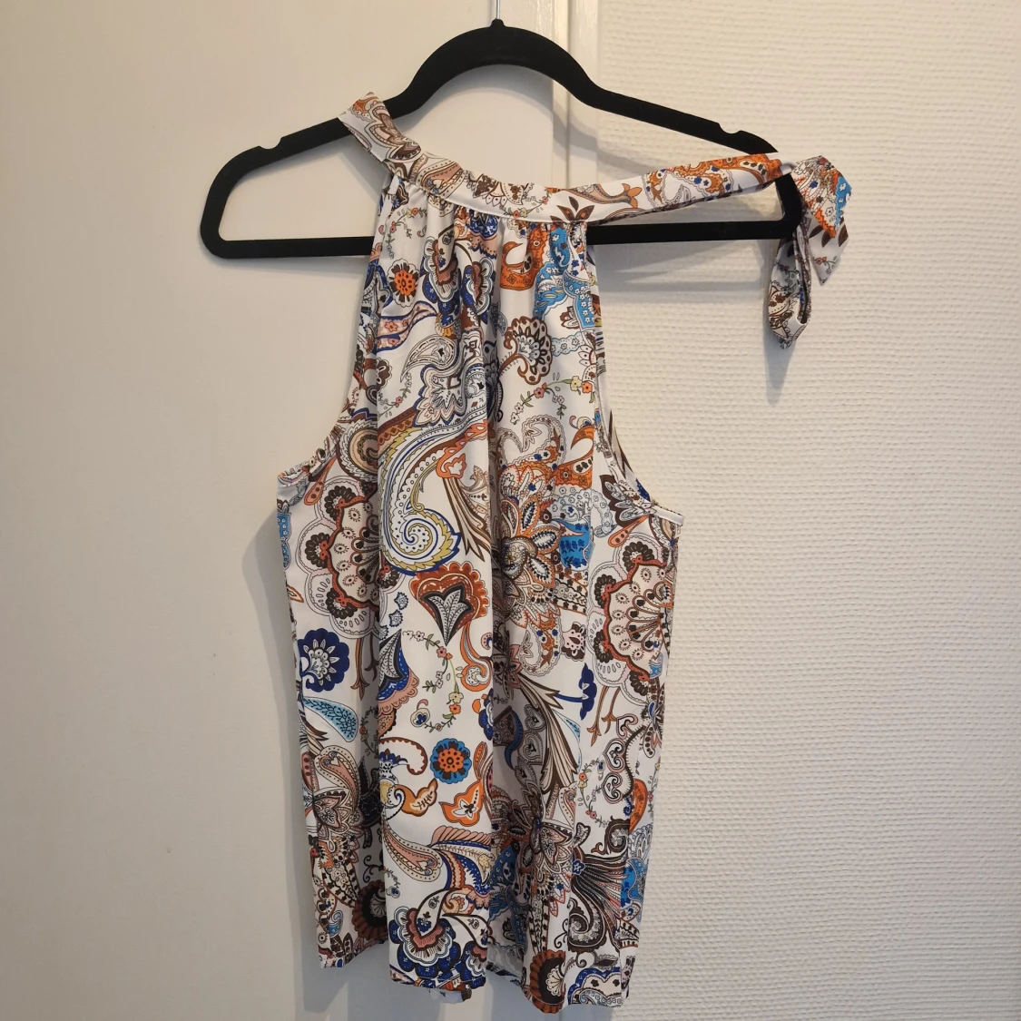 Paisleymönstrad blus