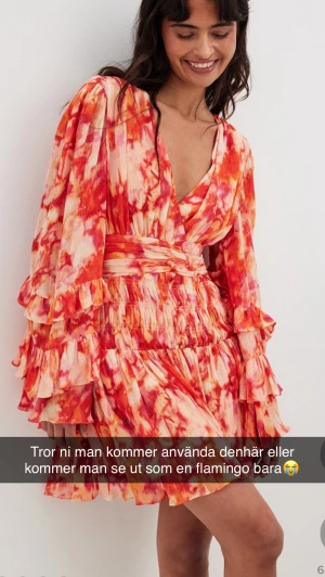 Nakd klänning - Säljer denna superfina klänning från Sanna jörnvik x nakd som är helt slutsåld. Säljer då jag Tyvärr kommer jag inte få användning av den. Lappar och allt sitter kvar.🤍säljer direkt vid bra pris 