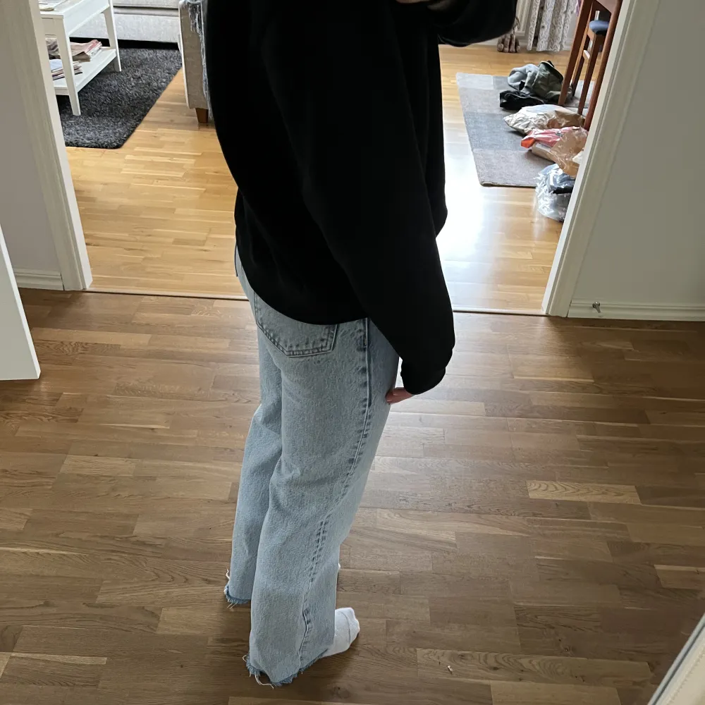 Ett par wide leg high waist jeans från zara💕skriv till mig vid intresse😇. Jeans & Byxor.