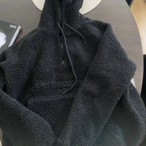 Hoodie - Säljer min peak performance hoodie i svart för att jag inte använder den 🌸bra skick