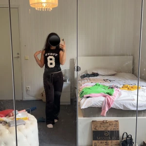 Topp - Storlek S men passar även XS, sitter jätte fint, älskar min kropp i den