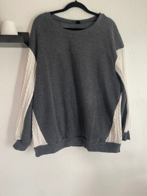Oanvänd långärmad  - Oanvänd långärmad tröja från SHEIN i storlek XL. Pris 30kr