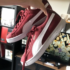 Puma - Suede Classic - Ett par Puma Suedes som aldrig blivit använda! Finns inte så mycket o säga, d skor liksom
