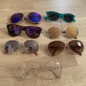 Solglasögon  - Kom pm för frågor om modellerna. 50kr/st per glasögon eller två stycken för 80kr