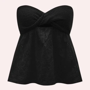 Fin svart topp  - En zara liknande topp i svart i storlek M. Endast testad. Väldigt fin nu till våren/sommaren 